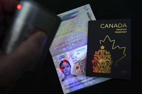 Canadians can apply to renew their passports online beginning this fall